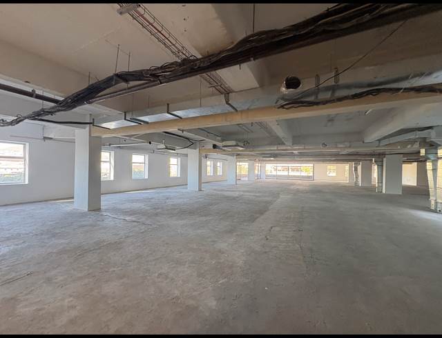 2,402M² OFFICE TO LET IN FORESHORE