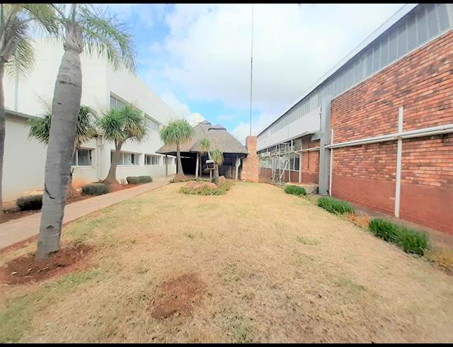 20,000M² WAREHOUSE TO LET IN ROSSLYN