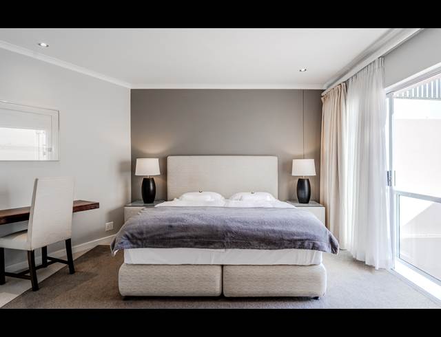 2 BEDROOM APARTMENT TO LET IN BANTRY BAY