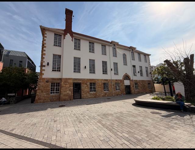 270M² OFFICE TO LET IN GARDENS