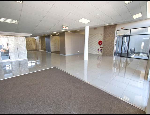 640M² SHOWROOM TO LET IN KRAMERVILLE