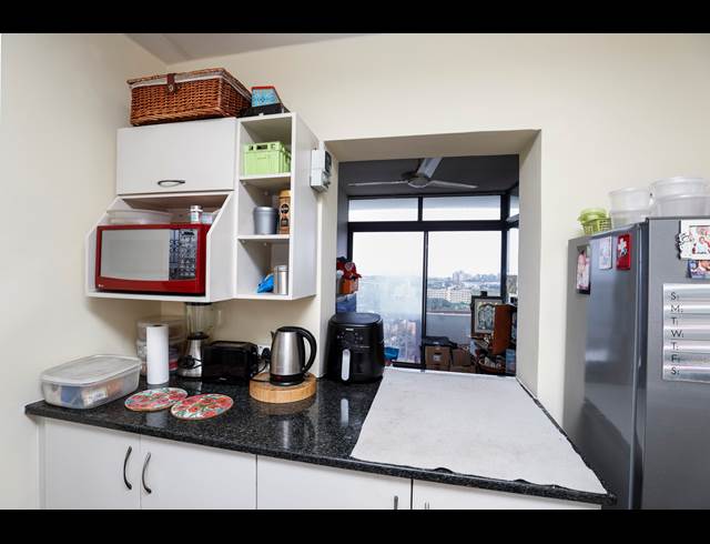 3 BEDROOM APARTMENT TO LET IN ESSENWOOD