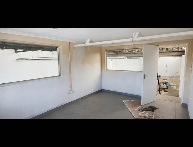 300M² WAREHOUSE TO LET IN SEBENZA