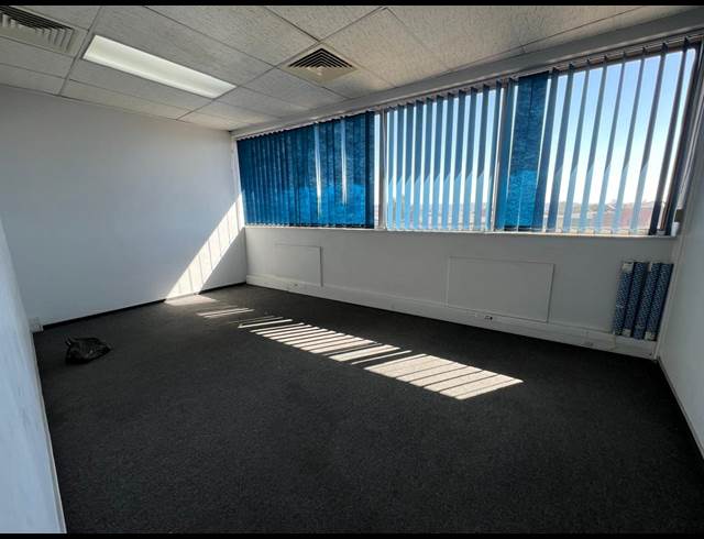 180M² OFFICE TO LET IN STRIJDOMPARK