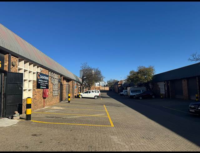 193M² WAREHOUSE TO LET IN CROWN