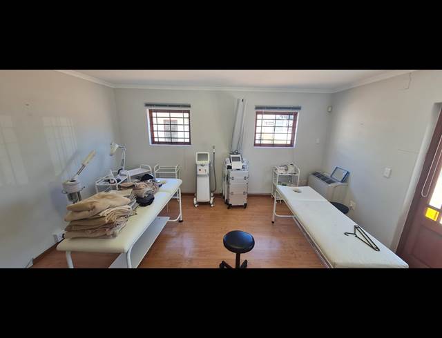 67M² OFFICE RENTED IN WYNBERG