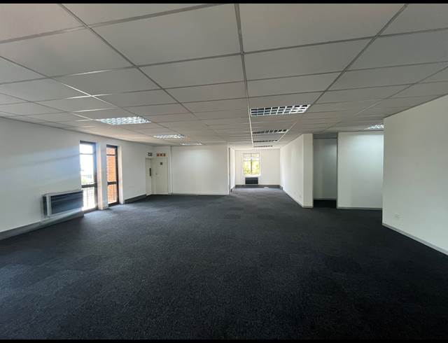 301M² OFFICE TO LET IN BRYANSTON