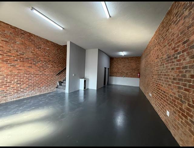 123M² WAREHOUSE TO LET IN CLAYVILLE