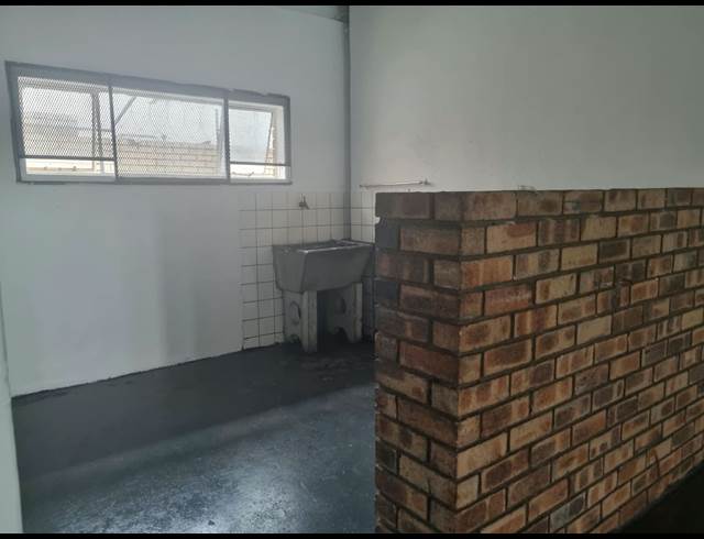 225M² WAREHOUSE TO LET IN RIVERSIDE PARK
