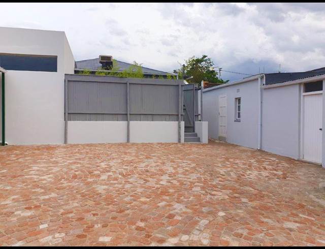 230M² RETAIL TO LET IN GREENSIDE