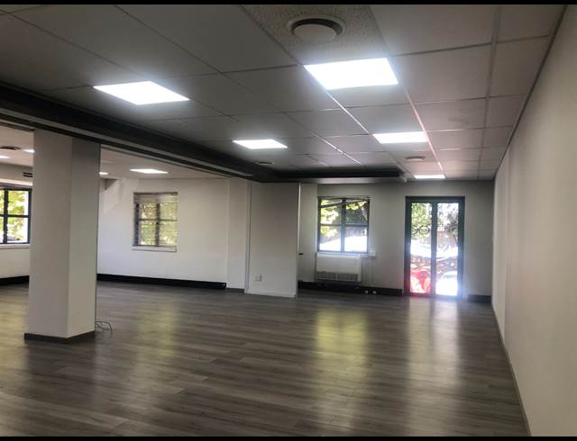 188M² OFFICE TO LET IN HYDE PARK