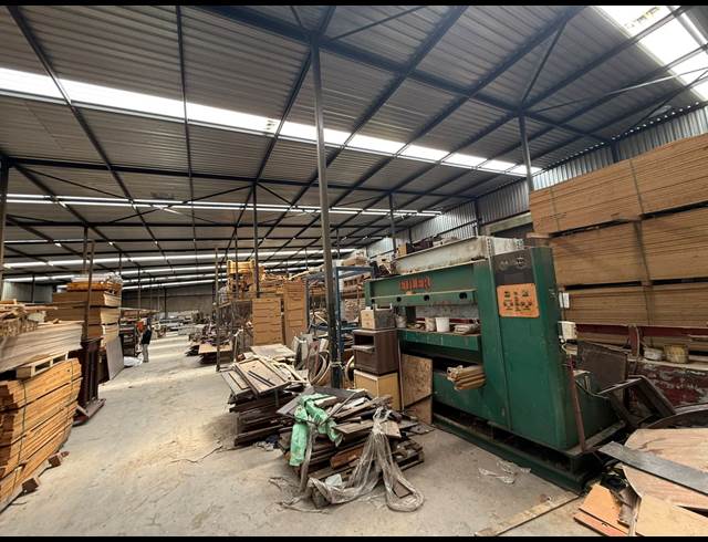 1,100M² WAREHOUSE TO LET IN INDUSTRIA