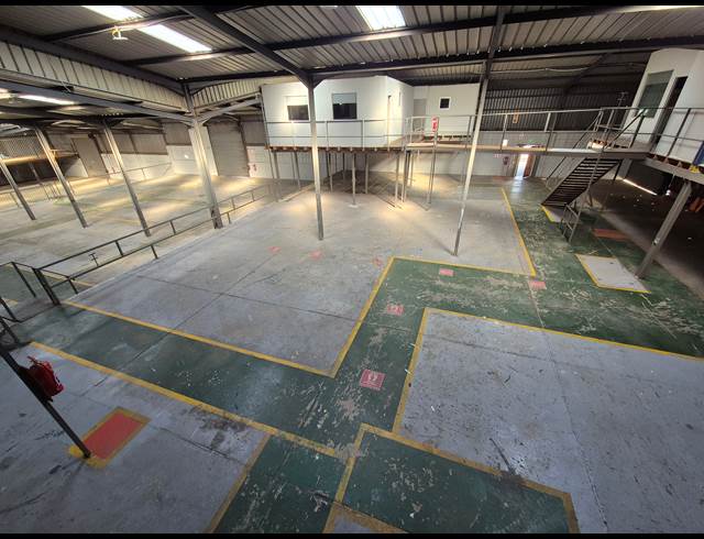 2,315M² WAREHOUSE TO LET IN WADEVILLE