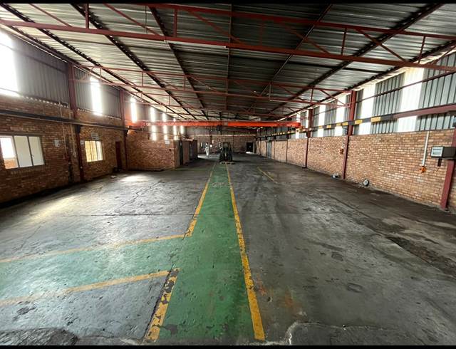 600M² WAREHOUSE TO LET IN VULCANIA