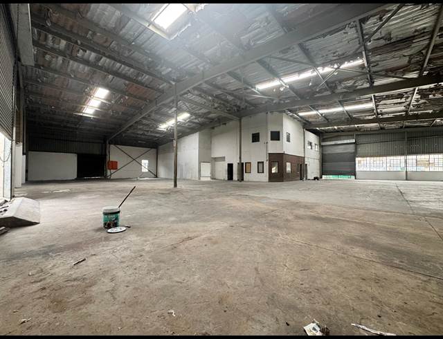 1,200M² WAREHOUSE TO LET IN PHOENIX INDUSTRIAL