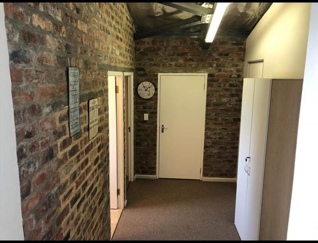 222M² OFFICE TO LET IN WESTLAKE