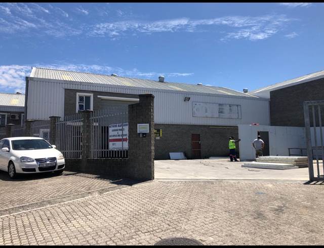 334M² WAREHOUSE RENTED IN SAXENBURG PARK 1