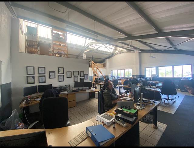 654M² WAREHOUSE TO LET IN MARCONI BEAM INDUSTRIA