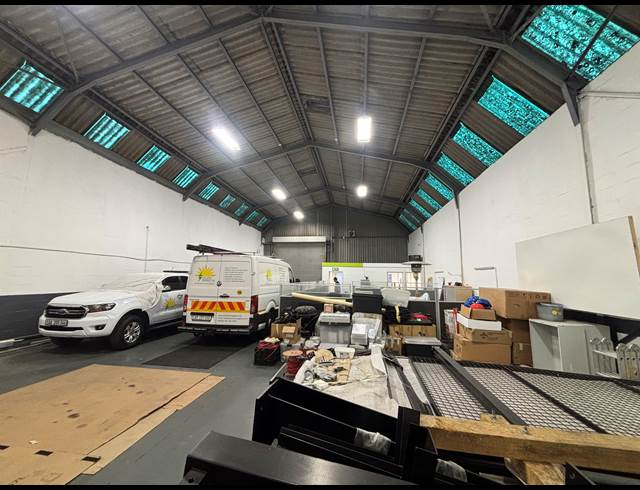 228M² WAREHOUSE TO LET IN PAROW EAST