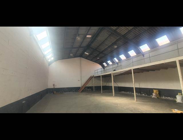 320M² WAREHOUSE TO LET IN KILLARNEY GARDENS