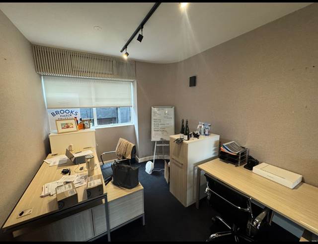 327M² SHOWROOM TO LET IN KRAMERVILLE