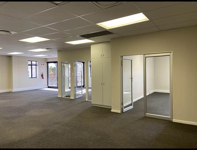 234M² OFFICE TO LET IN WESTLAKE