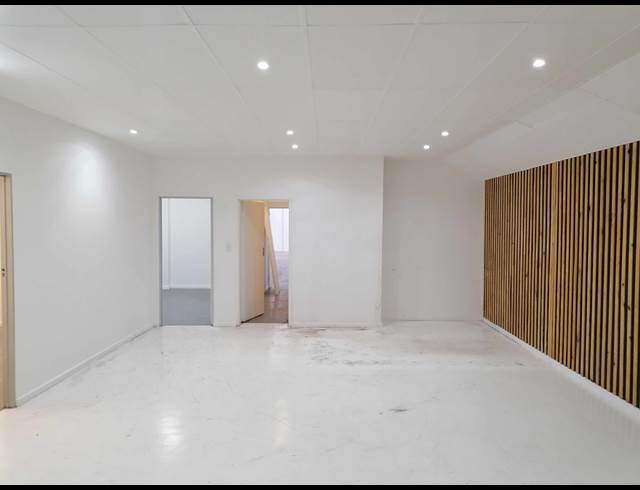 925M² WAREHOUSE TO LET IN PAROW INDUSTRIAL