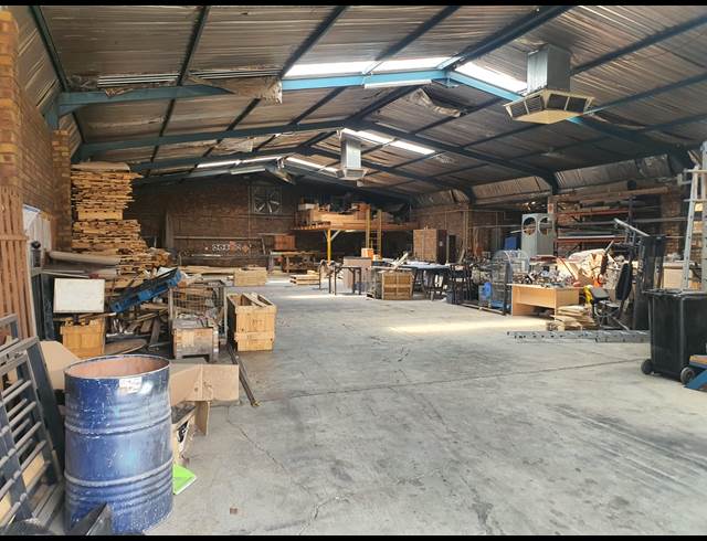 600M² WAREHOUSE TO LET IN DAGGAFONTEIN