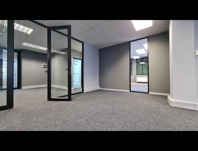 175M² OFFICE TO LET IN WESTLAKE