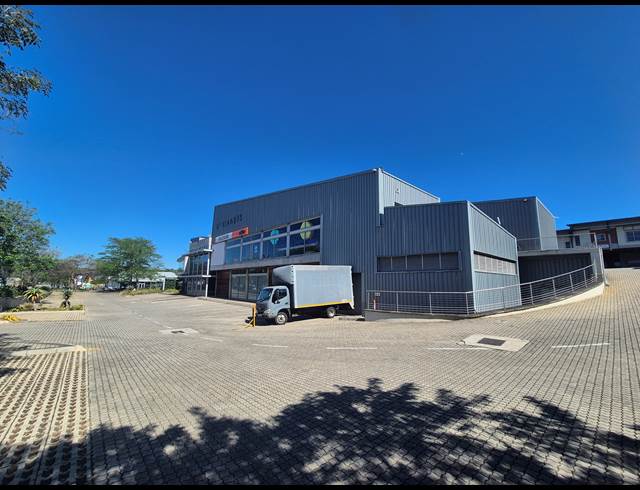 1,360M² SHOWROOM TO LET IN RIVERSIDE PARK