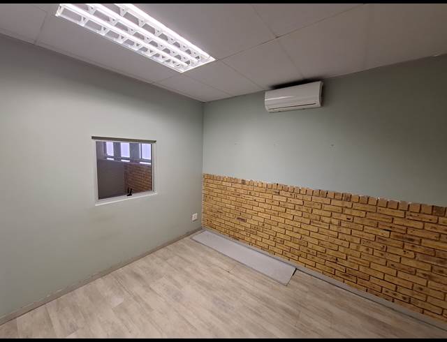 404M² WAREHOUSE TO LET IN LANSERIA