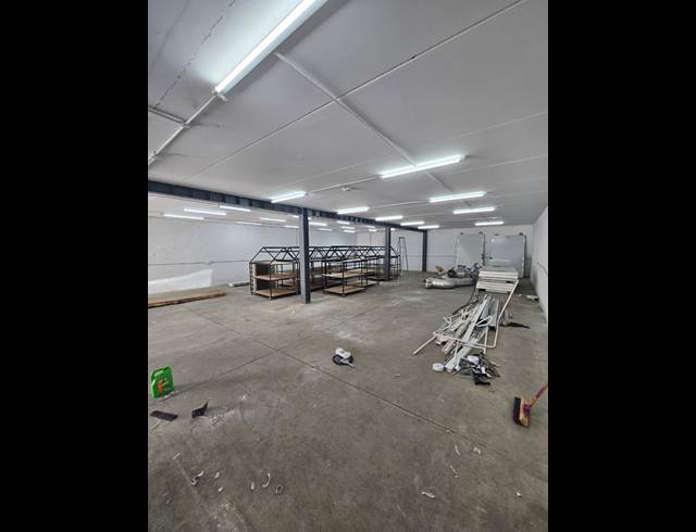 587M² WAREHOUSE TO LET IN STIKLAND INDUSTRIAL