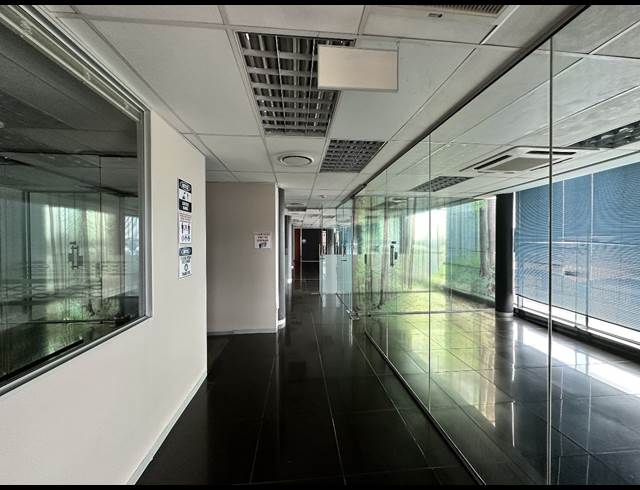 606M² WAREHOUSE TO LET IN ROOIHUISKRAAL