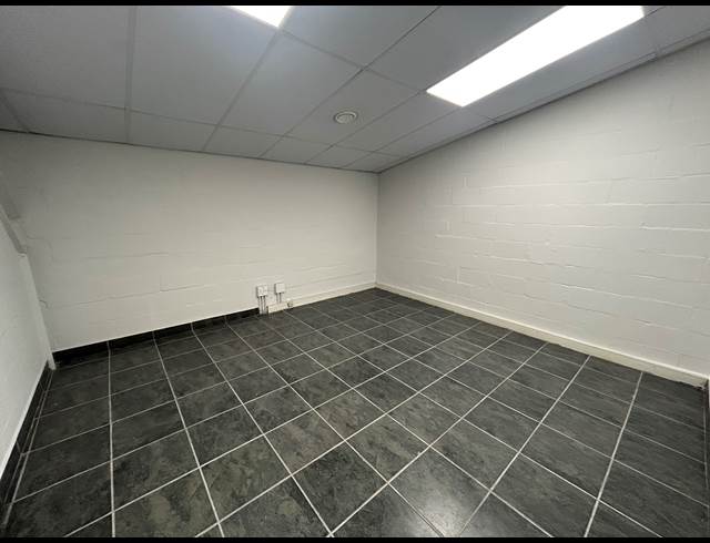 444M² WAREHOUSE TO LET IN RETREAT