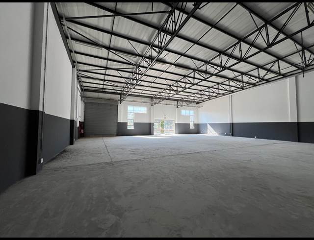 679M² WAREHOUSE TO LET IN LASER PARK