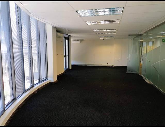 632M² OFFICE TO LET IN TYGER WATERFRONT