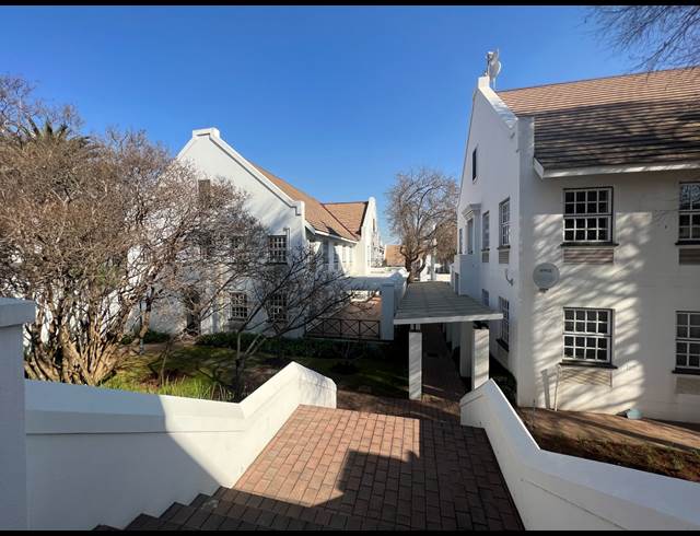 376M² OFFICE TO LET IN PARKTOWN NORTH