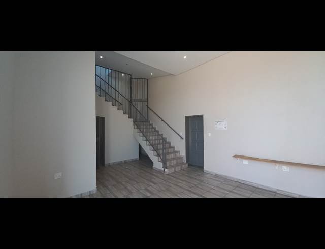 897M² WAREHOUSE TO LET IN COSMO BUSINESS PARK