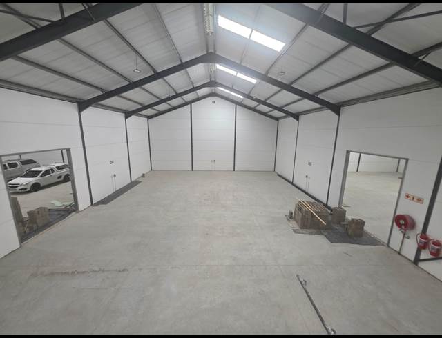 562M² WAREHOUSE TO LET IN FIRGROVE