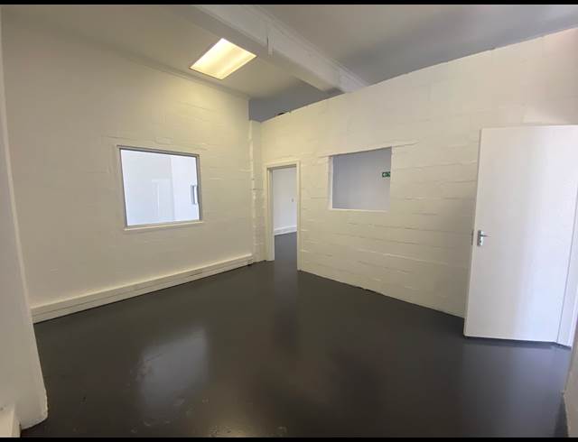 200M² WAREHOUSE TO LET IN MILNERTON CENTRAL