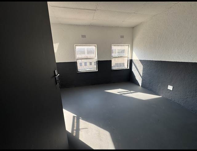 377M² WAREHOUSE TO LET IN WYNBERG