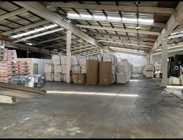 1,639M² WAREHOUSE TO LET IN NEW GERMANY