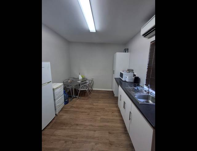 180M² OFFICE TO LET IN VINCENT