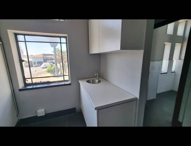 158M² OFFICE TO LET IN WOODSTOCK