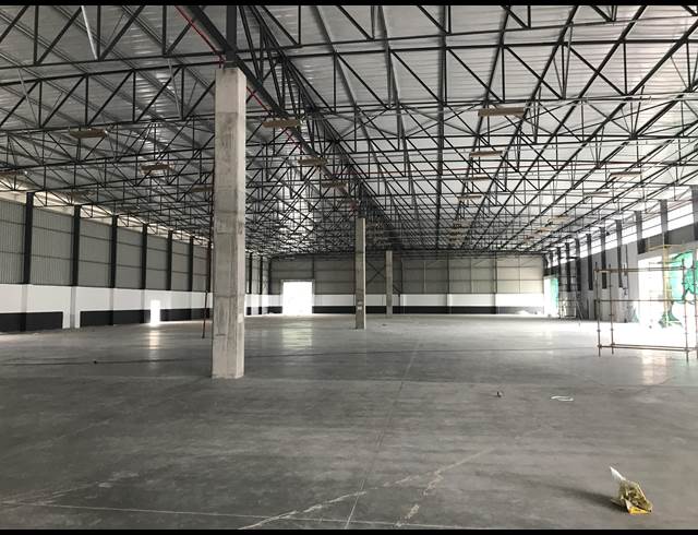 1,185M² FACTORY TO LET IN PAROW CENTRAL