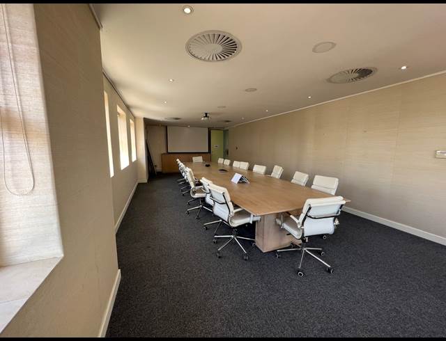 383M² OFFICE TO LET IN HYDE PARK