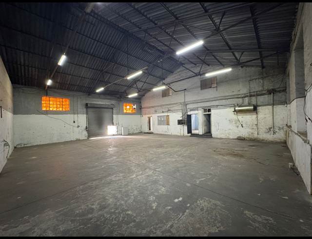750M² WAREHOUSE TO LET IN CROWN