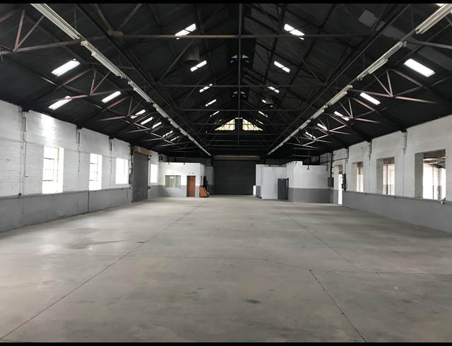1,100M² WAREHOUSE TO LET IN WYNBERG