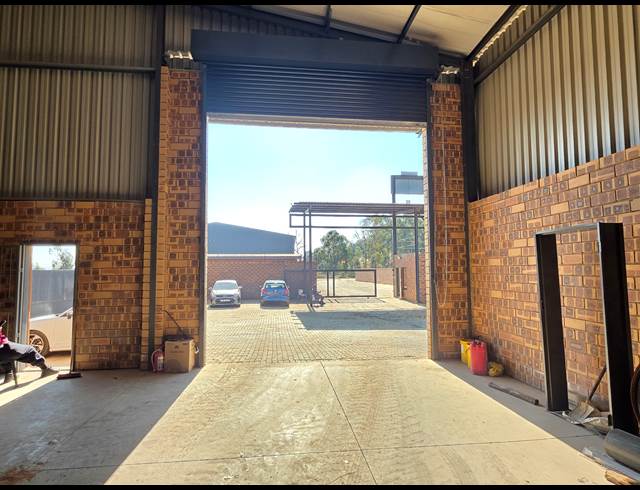 816M² WAREHOUSE TO LET IN AEROTON