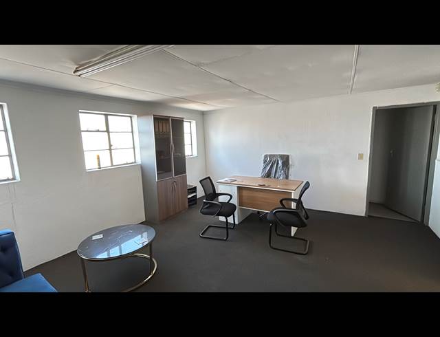 338M² WAREHOUSE TO LET IN JET PARK